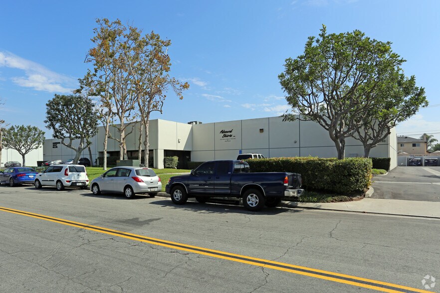 16752-16782 Burke Ln, Huntington Beach, CA à louer - Photo du bâtiment - Image 3 de 8