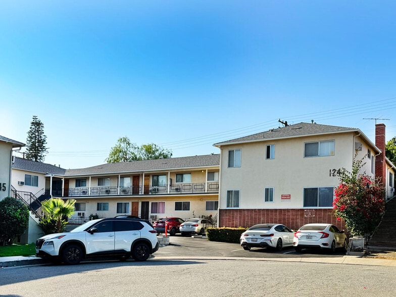 1247 Viola Ave, Glendale, CA à vendre - Photo du bâtiment - Image 2 de 9