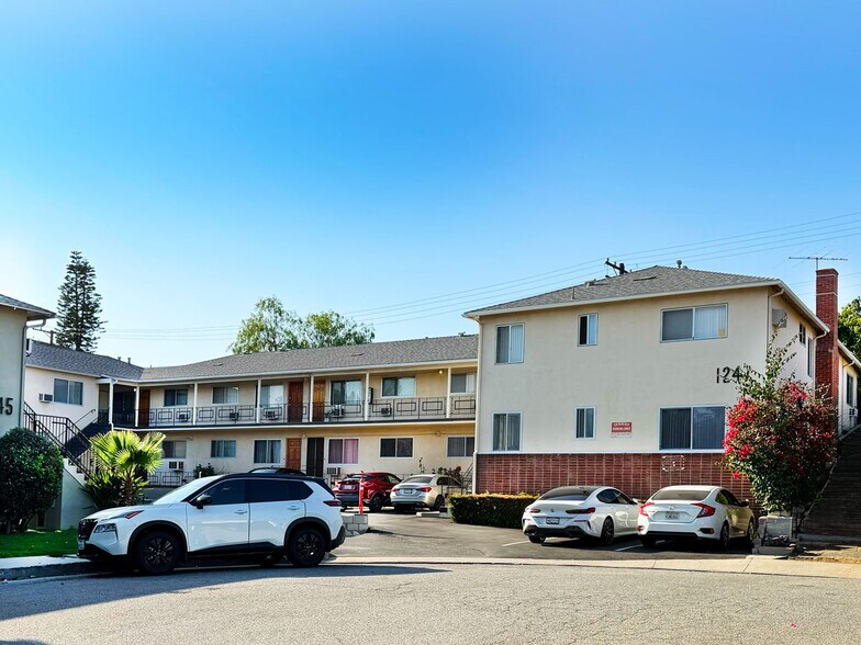 1247 Viola Ave, Glendale, CA à vendre - Photo du bâtiment - Image 2 de 9