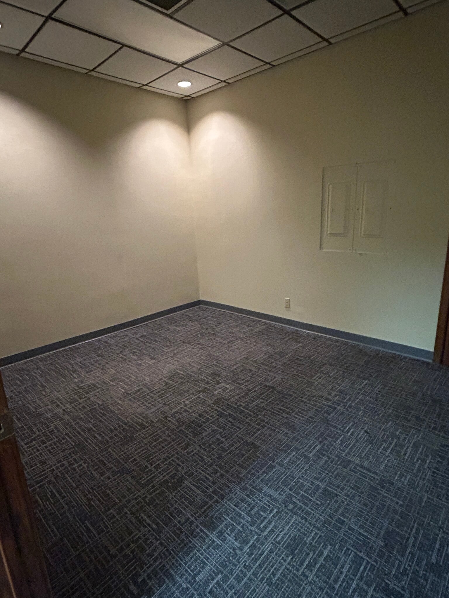 302 E Howard St, Hibbing, MN for lease Interior Photo- Image 1 of 7