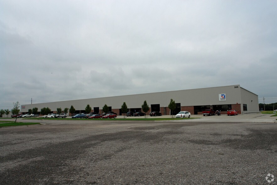 K-42 Business Park portefeuille de 2 propriétés à vendre sur LoopNet.ca - Photo du bâtiment - Image 2 de 3