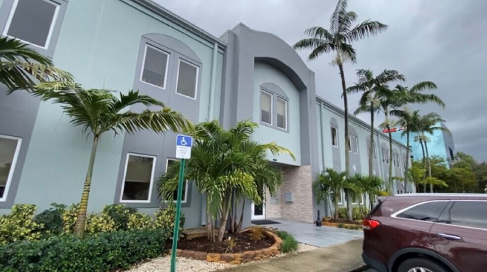 6030 Hollywood Blvd, Pembroke Pines, FL à louer - Photo principale - Image 1 de 10