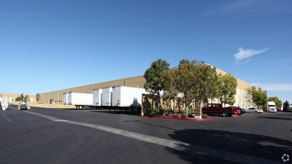2750 Progress St, Vista, CA for lease - Building Photo - Image 3 of 4