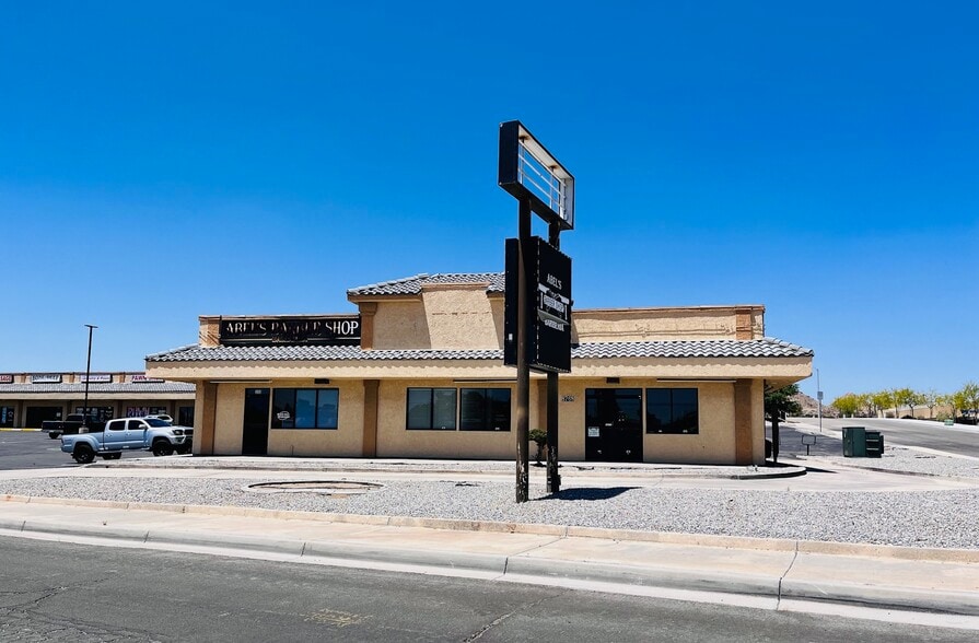 18768 Outer Hwy 18, Apple Valley, CA for lease - Building Photo - Image 2 of 22
