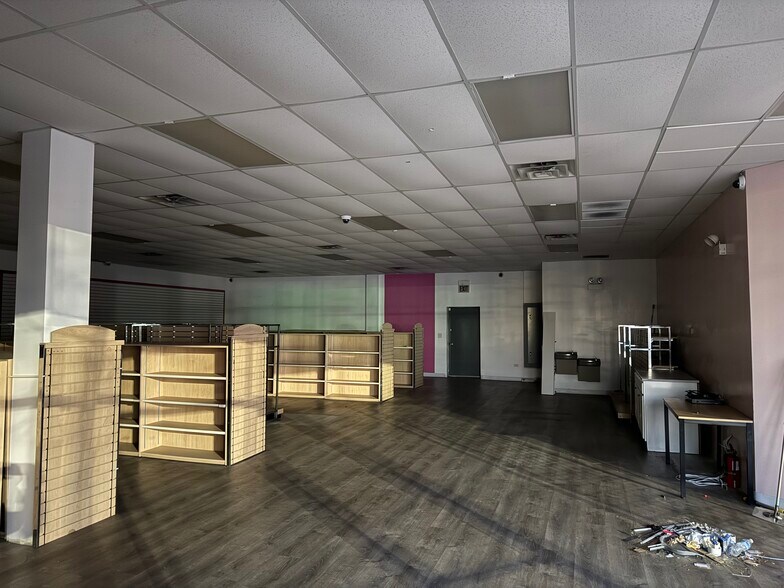 3952 W Cermak Rd, Chicago, IL à louer - Photo du bâtiment - Image 3 de 13