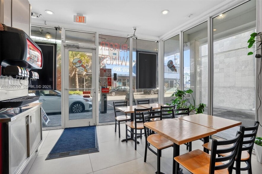 3134-3150 NE 9th St, Fort Lauderdale, FL for lease - Interior Photo - Image 2 of 6