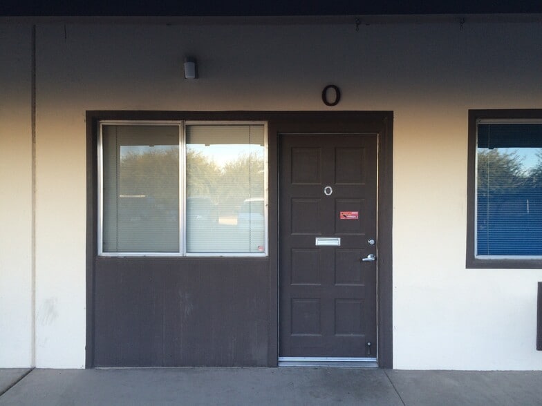 934 W Grant Rd, Tucson, AZ à louer - Photo du bâtiment - Image 3 de 7