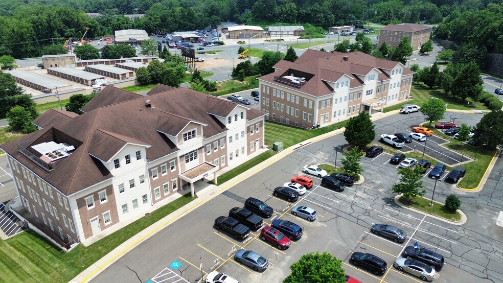 18300 Quantico Gateway Dr, Triangle, VA à louer - Photo du bâtiment - Image 3 de 23