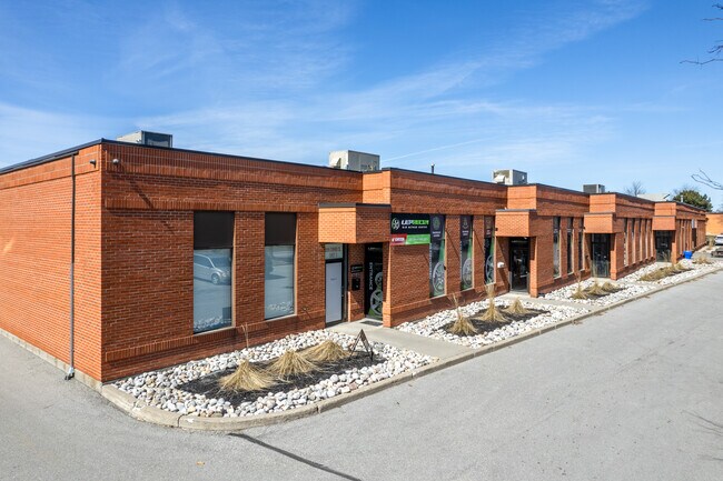 Plus de détails pour 219 Connie Cres, Concord, ON - Industriel à louer