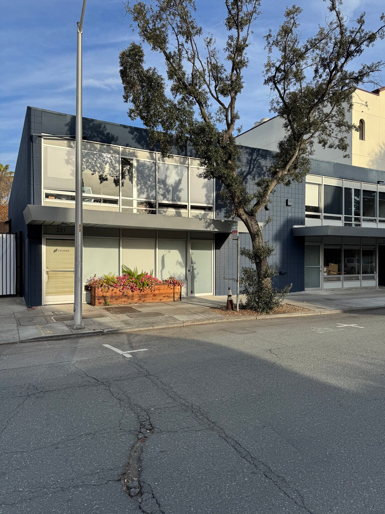 221-227 Forest Ave, Palo Alto, CA à louer Photo du bâtiment- Image 1 de 3