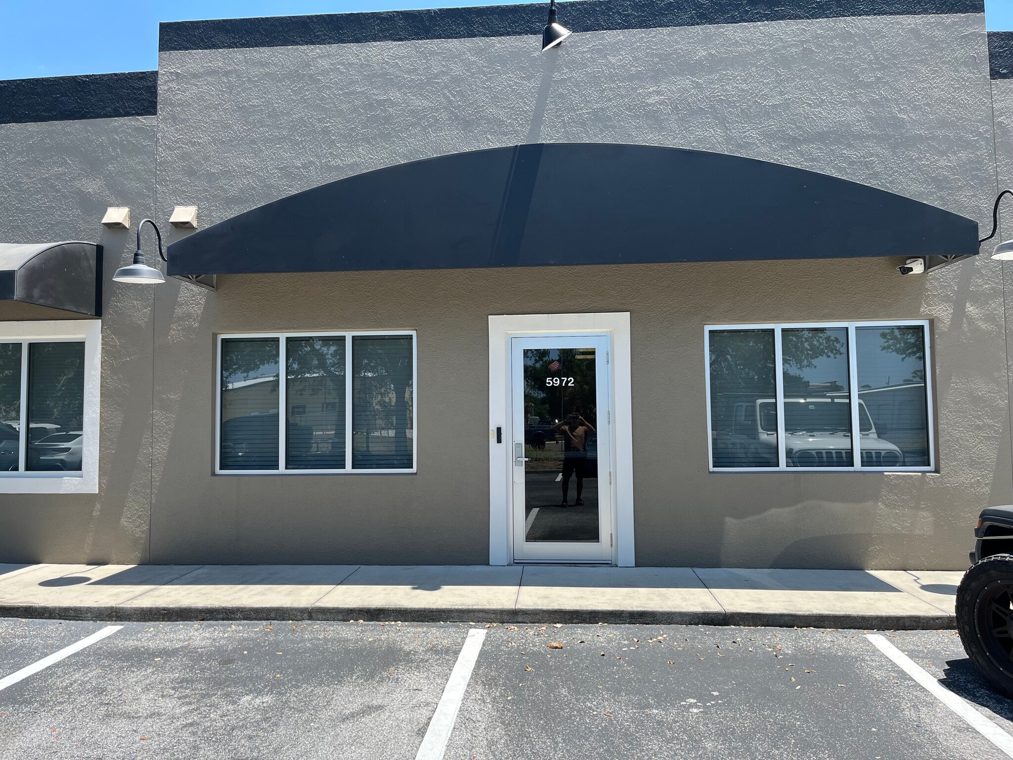 5952-6012 Clark Center Ave, Sarasota, FL for lease Building Photo- Image 1 of 13