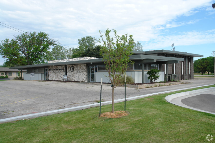 2160 W 21st St, Wichita, KS à vendre - Photo du bâtiment - Image 1 de 1