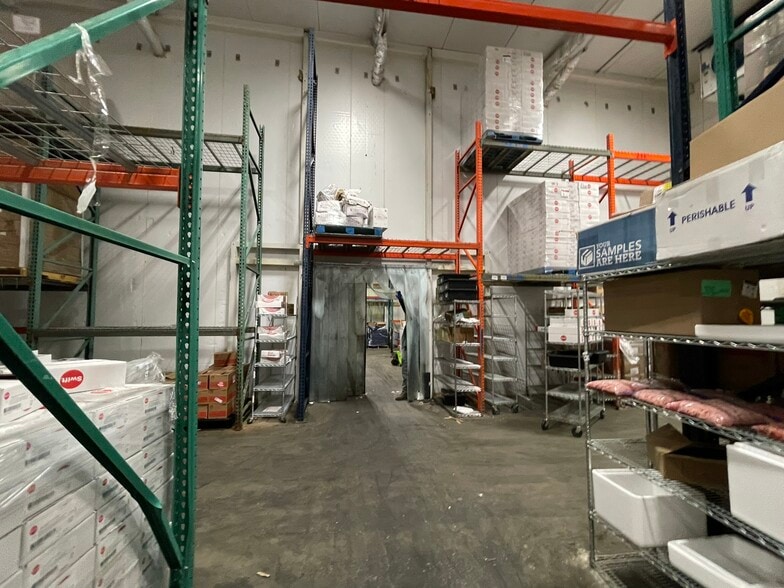 5706 Troost Ave, Kansas City, MO for lease - Interior Photo - Image 3 of 21