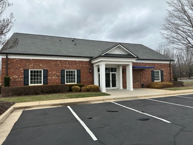 231 W Kings Hwy, Eden, NC à vendre - Photo du bâtiment - Image 3 de 5