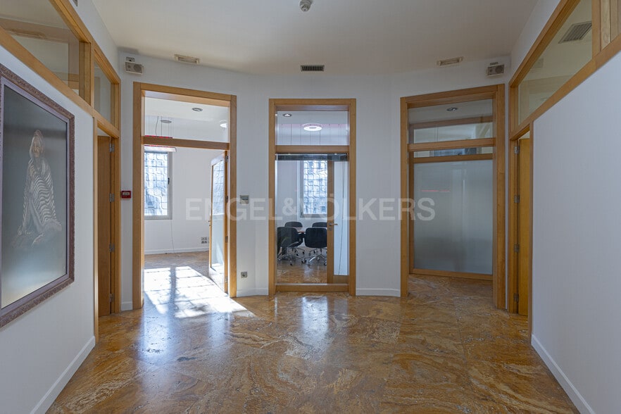 Multifamily in Barcelona, Barcelona for sale - Interior Photo - Image 3 of 3