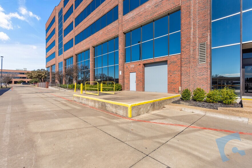 1130 E Arapaho Rd, Richardson, TX for lease - Building Photo - Image 3 of 23