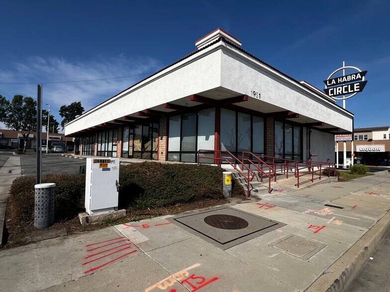 1951 W La Habra Blvd, La Habra, CA à louer - Photo du bâtiment - Image 3 de 6
