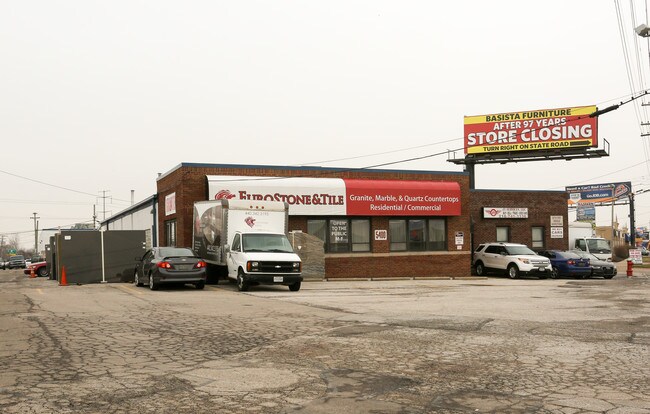 Plus de détails pour 5400 Brookpark Rd, Cleveland, OH - Local d'activités à louer