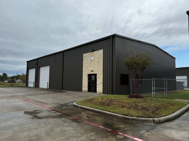 10187 Windfern Rd, Houston, TX à louer - Photo du bâtiment - Image 3 de 5