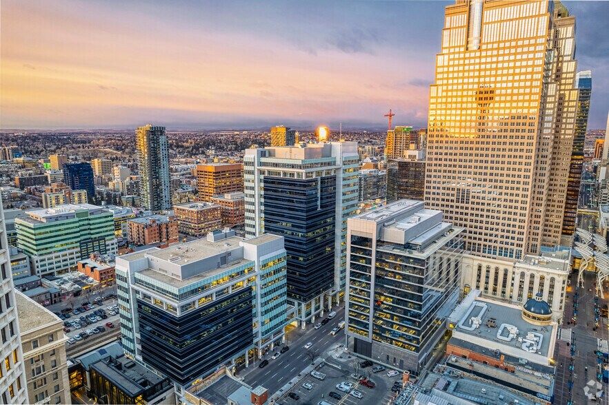215 9th Ave SW, Calgary, AB à louer - Aérien - Image 3 de 9