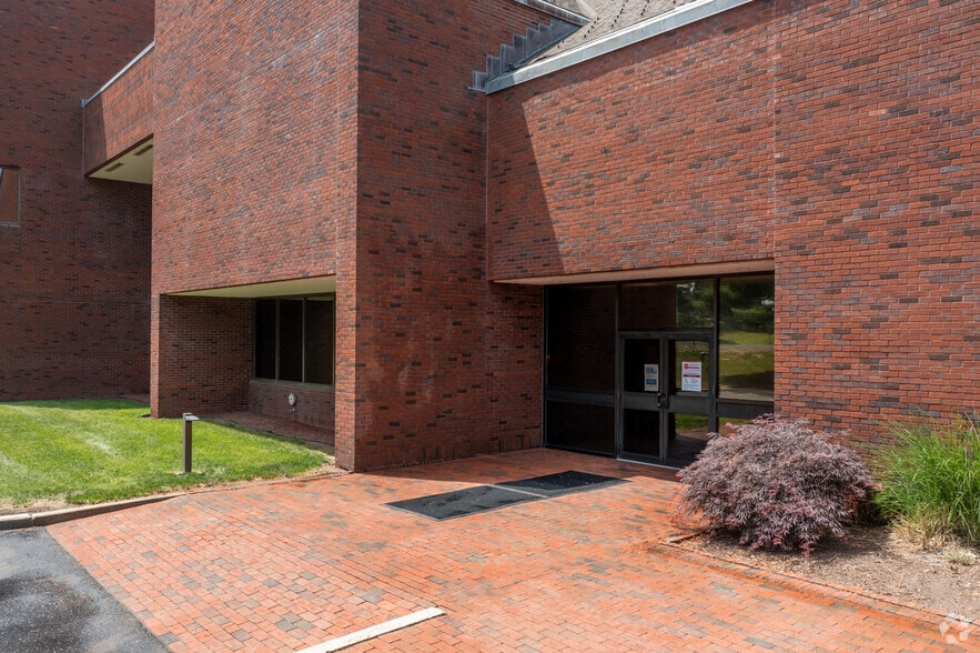 43 Western Blvd, Glastonbury, CT for lease - Building Photo - Image 3 of 21