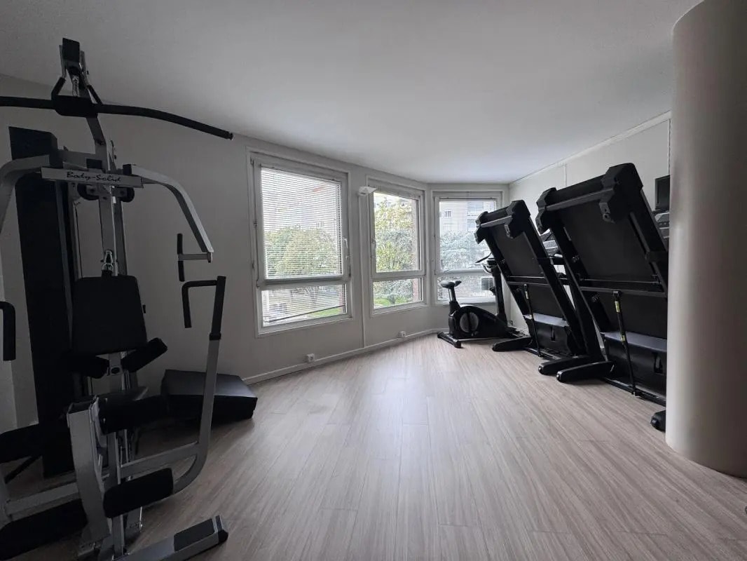 Office in Montreuil for sale Interior Photo- Image 1 of 17