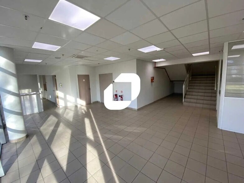 Industrial in Moissy-Cramayel for lease - Building Photo - Image 2 of 14