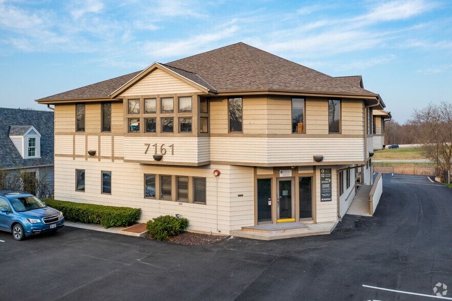 7161 N Port Washington Rd, Glendale, WI for lease - Building Photo - Image 2 of 6