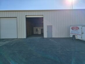 2920 Landco Rd, Bakersfield, CA for lease Interior Photo- Image 2 of 9