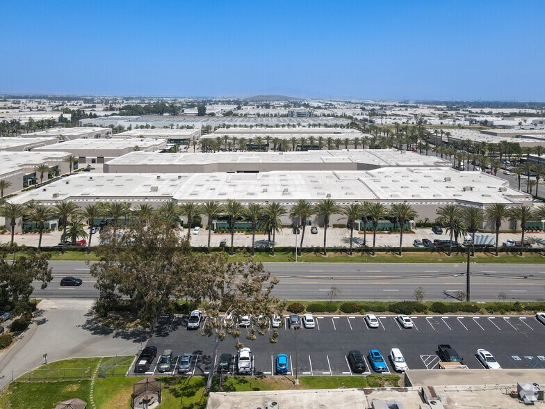 1917-1957 S Vineyard Ave, Ontario, CA for lease - Building Photo - Image 3 of 9