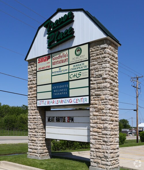 12015-12033 Antioch Rd, Trevor, WI à louer - Photo du bâtiment - Image 2 de 18
