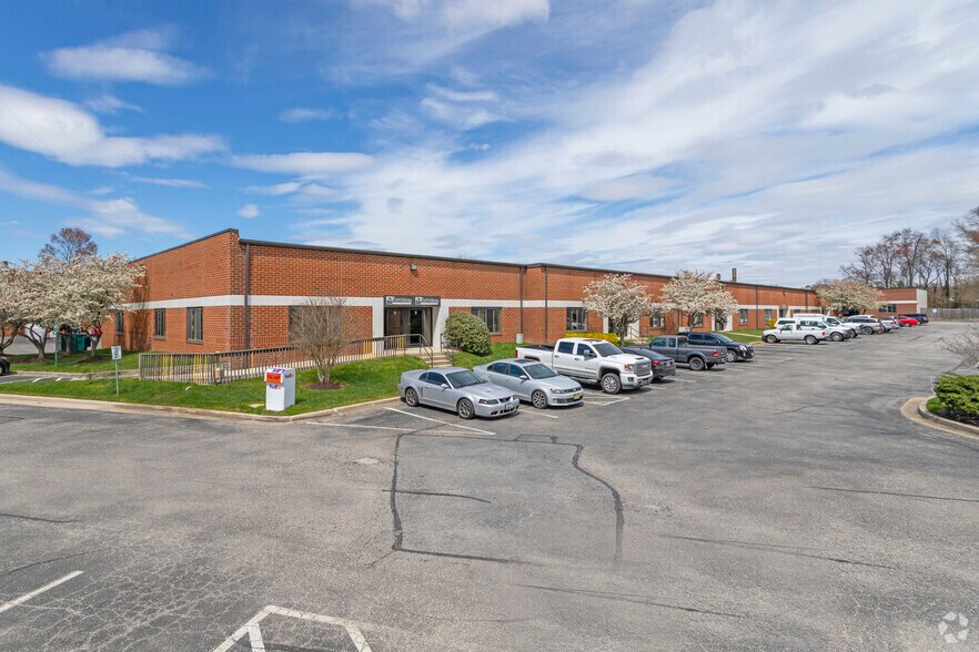 408 Headquarters Dr, Millersville, MD à louer - Photo du bâtiment - Image 2 de 4