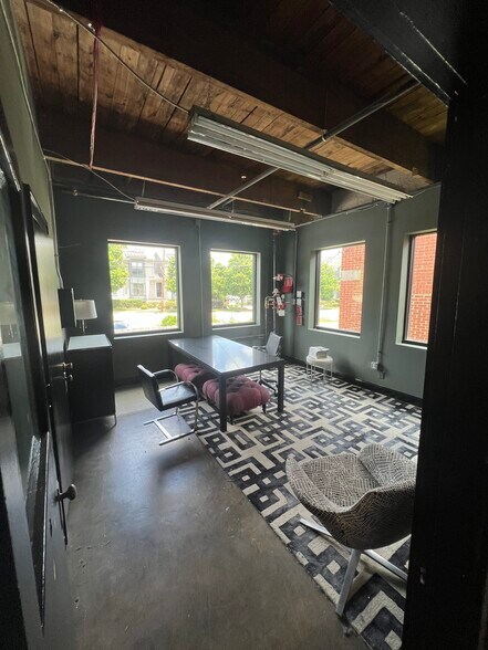 2025 Thrift Rd, Charlotte, NC à louer - Photo du bâtiment - Image 2 de 5