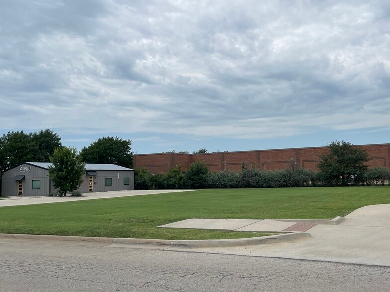 2002 Emery St, Denton, TX for sale - Building Photo - Image 3 of 4