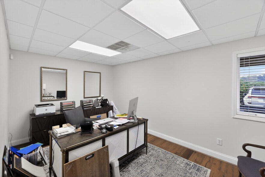 2451 W Clemmonsville Rd, Winston-Salem, NC à louer - Photo intérieure - Image 3 de 7