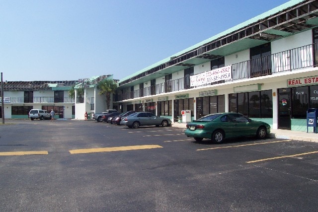 2202 N U.S. Highway 1, Fort Pierce, FL for lease Primary Photo- Image 1 of 12