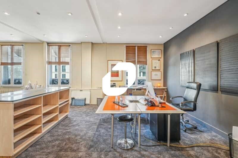 Office in Neuilly-sur-Seine for lease Interior Photo- Image 1 of 9