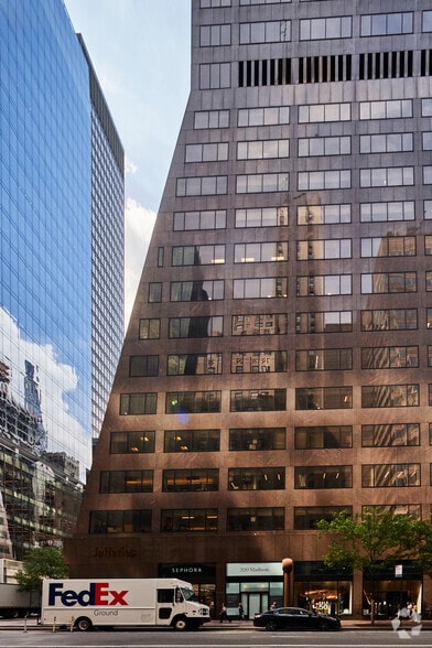 520 Madison Ave, New York, NY for lease - Building Photo - Image 3 of 5
