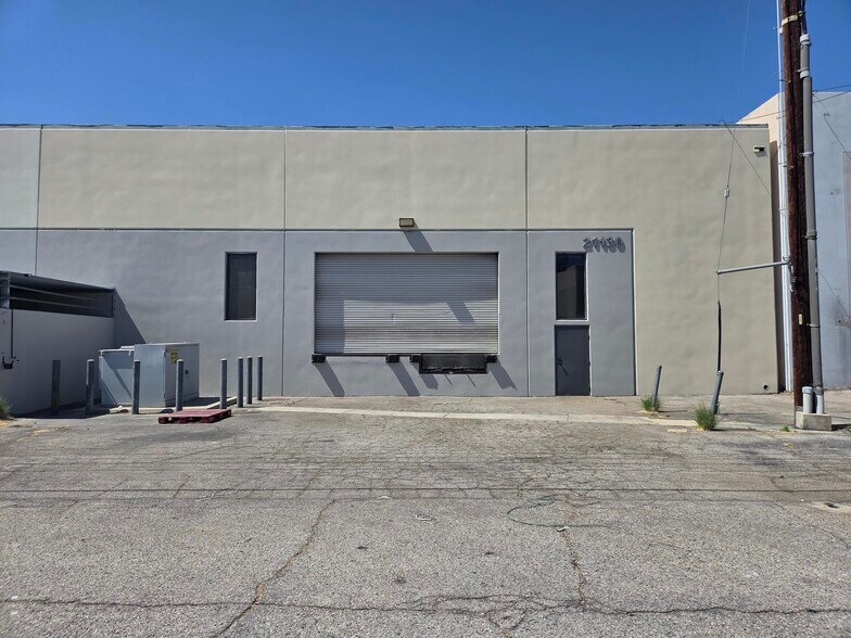 21300-21306 Superior St, Chatsworth, CA à louer - Photo du bâtiment - Image 2 de 3