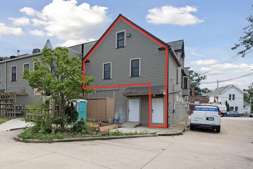 5808-5810 Detroit Ave, Cleveland, OH à louer - Photo du bâtiment - Image 3 de 31