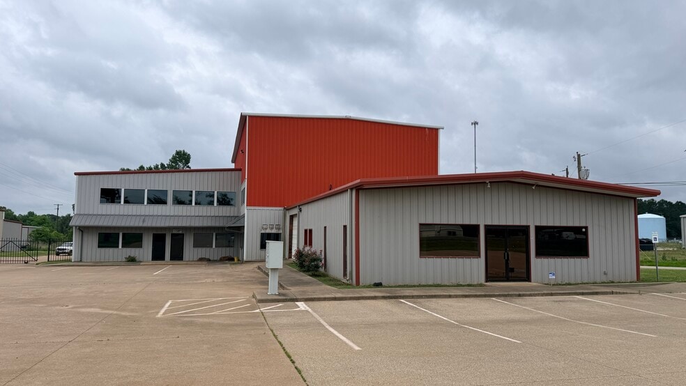 LANDMARK BUSINESS PARK portfolio of 5 properties for sale on LoopNet.ca - Building Photo - Image 2 of 113