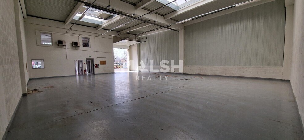 15 Rue Jean Zay, Saint-Priest for lease - Building Photo - Image 3 of 8