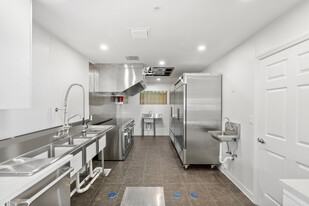 Palm Springs 16 unit MF on 2AC or ALF 29 bed - Commercial Kitchen