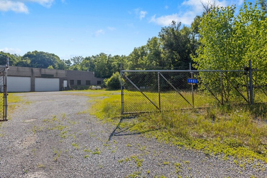 1901 Old Butler Rd, New Castle, PA for lease - Building Photo - Image 2 of 31