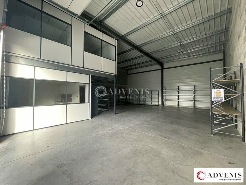 Office in VILLENAVE-D'ORNON for lease - Interior Photo - Image 3 of 6