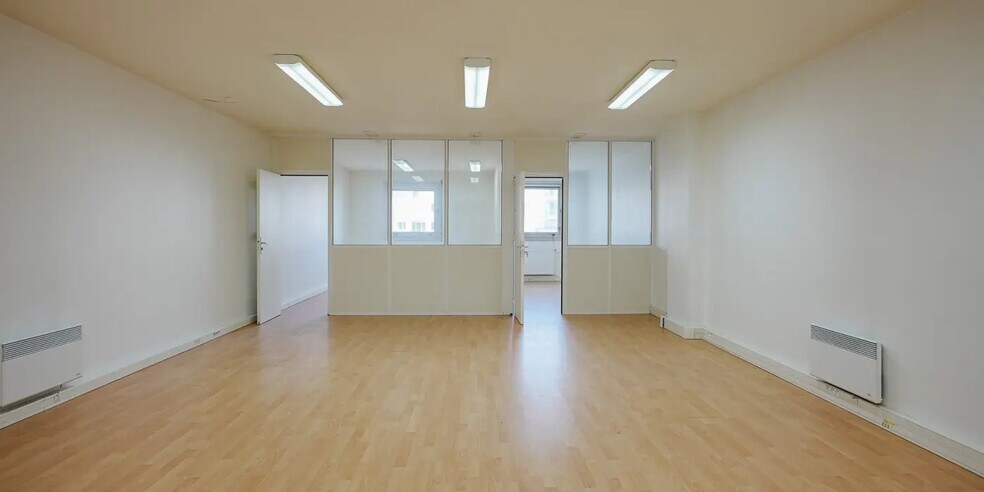 Office in Saint-Ouen-sur-Seine for lease - Interior Photo - Image 1 of 8
