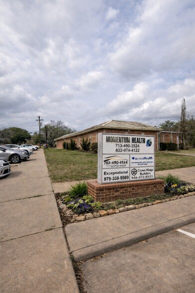1739 13th St, Hempstead, TX à vendre - Photo du bâtiment - Image 2 de 24