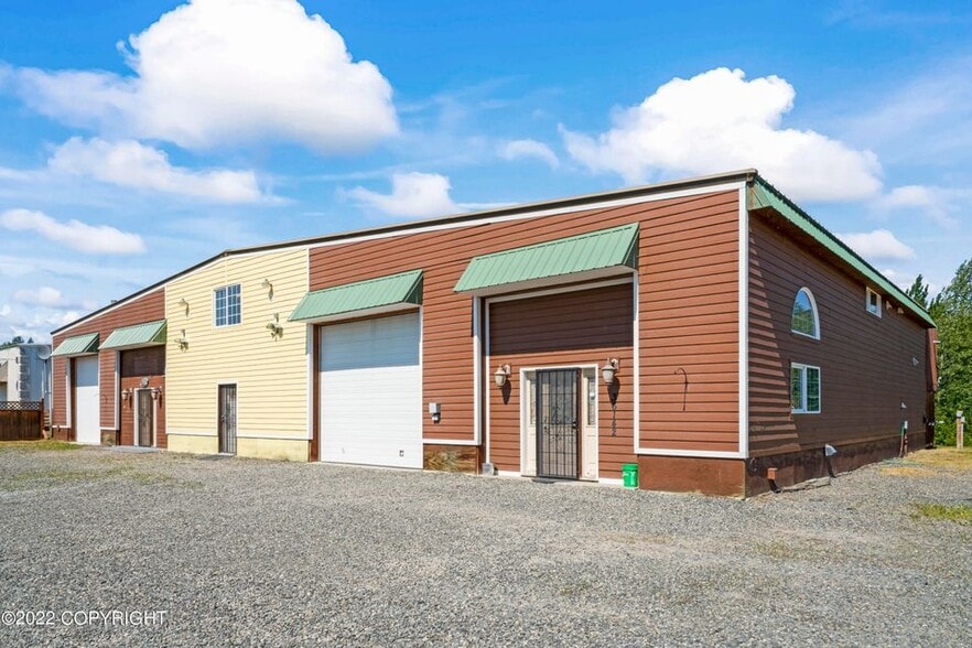 36142 Pine St, Soldotna, AK for sale - Primary Photo - Image 1 of 48