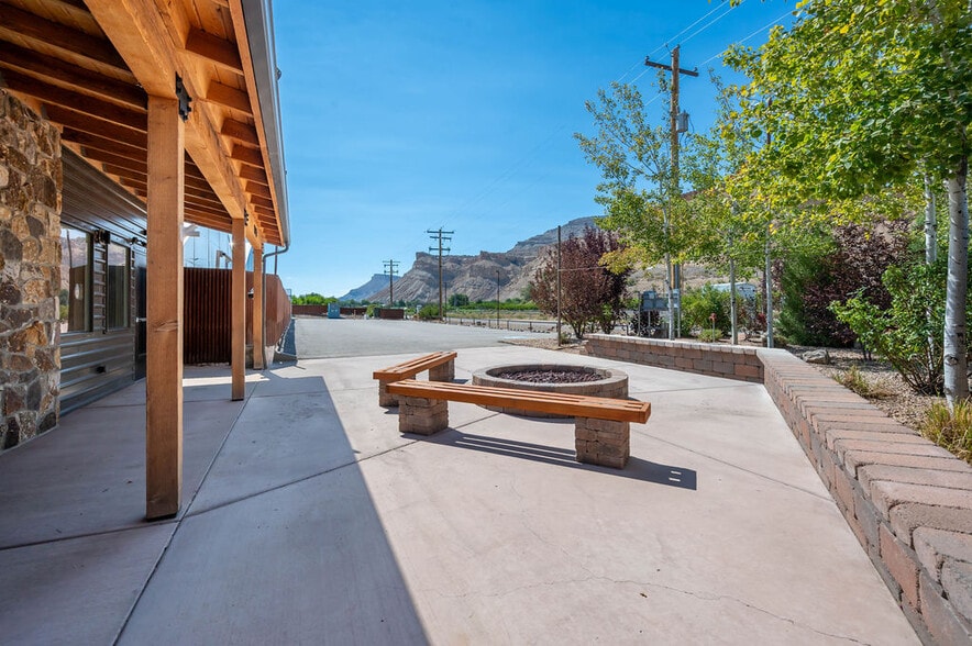 1043 N River Rd, Palisade, CO à vendre - Photo du bâtiment - Image 3 de 28