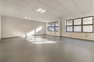Newton Hl, Ollerton for lease Interior Photo- Image 2 of 2